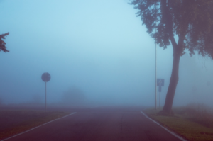 تحذيرات الأرصاد: ضباب كثيف يغطي 6 مناطق سعودية