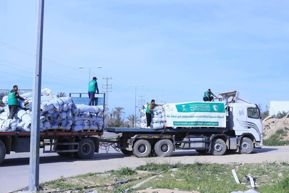 وصول قافلة مساعدات مقدمة من مركز الملك سلمان للإغاثة إلى قطاع غزة - واس