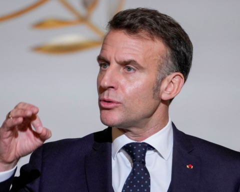 Details of Macron-Pezishkian talks and Trump's intervention in Iran