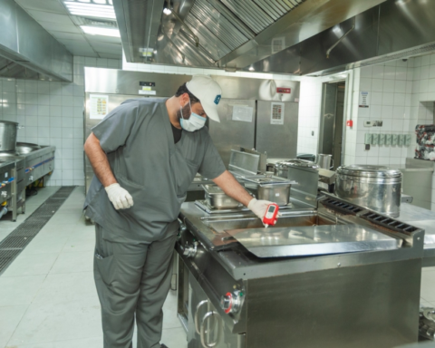 جهود مكة المكرمة في خدمة المعتمرين والزوار خلال رمضان