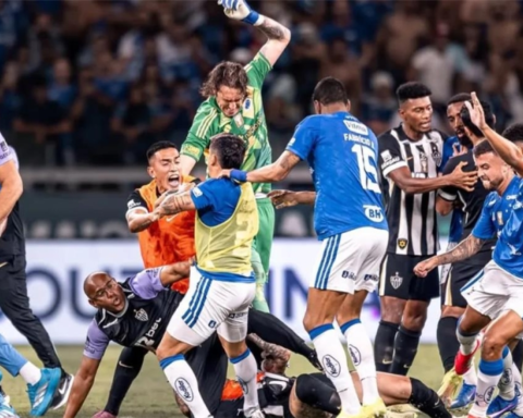 Record: 23 players sent off in a Brazilian league match