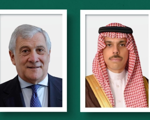 وزير الخارجية السعودي يبحث مستجدات الأوضاع الإقليمية