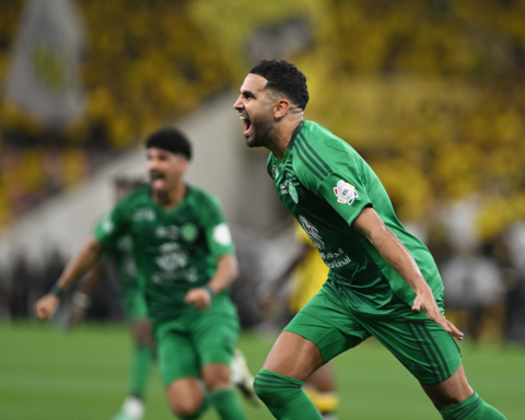 Riyad Mahrez leads Al-Ahli to victory in the Jeddah derby with magical touches
