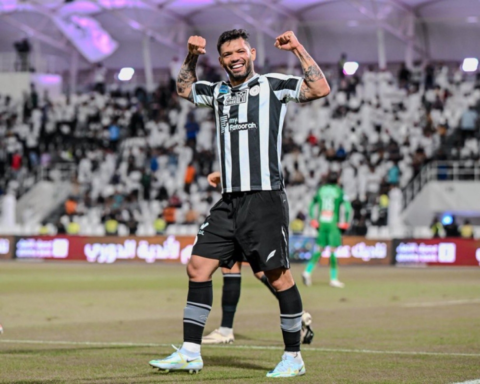 Details of Carlos Junior's injury and his departure from Brazil for treatment