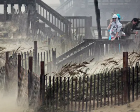 Tornado hits south of Chicago: Severe damage hits Kancakee County