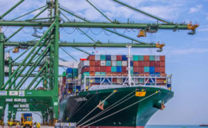 شروط جديدة للوكلاء الملاحيين لتسهيل فسح الشحنات البحرية