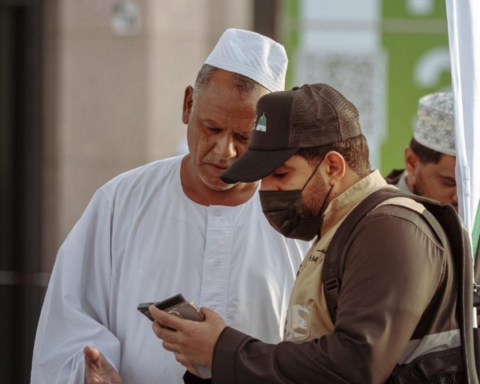 The role of the foot patrols in the Prophet's Mosque to serve visitors