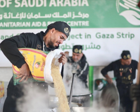 King Salman Relief Center distributes 24,000 meals in Gaza