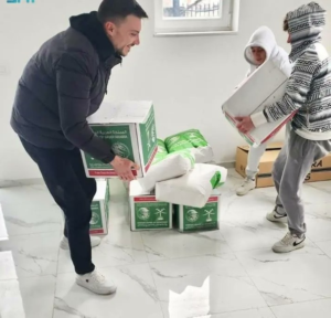 King Salman Relief Center distributes food aid in Damascus
