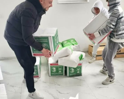 King Salman Relief Center distributes food aid in Damascus