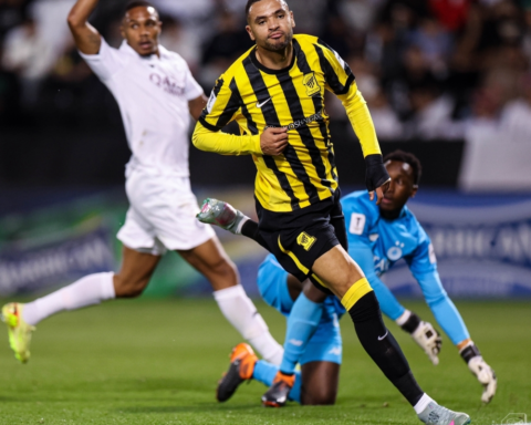 Youssef En-Nesyri leads Al-Ittihad's squad to face Al-Riyadh in the Roshan