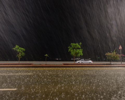 Weather conditions: Rain and dense fog affecting the Al-Baha region