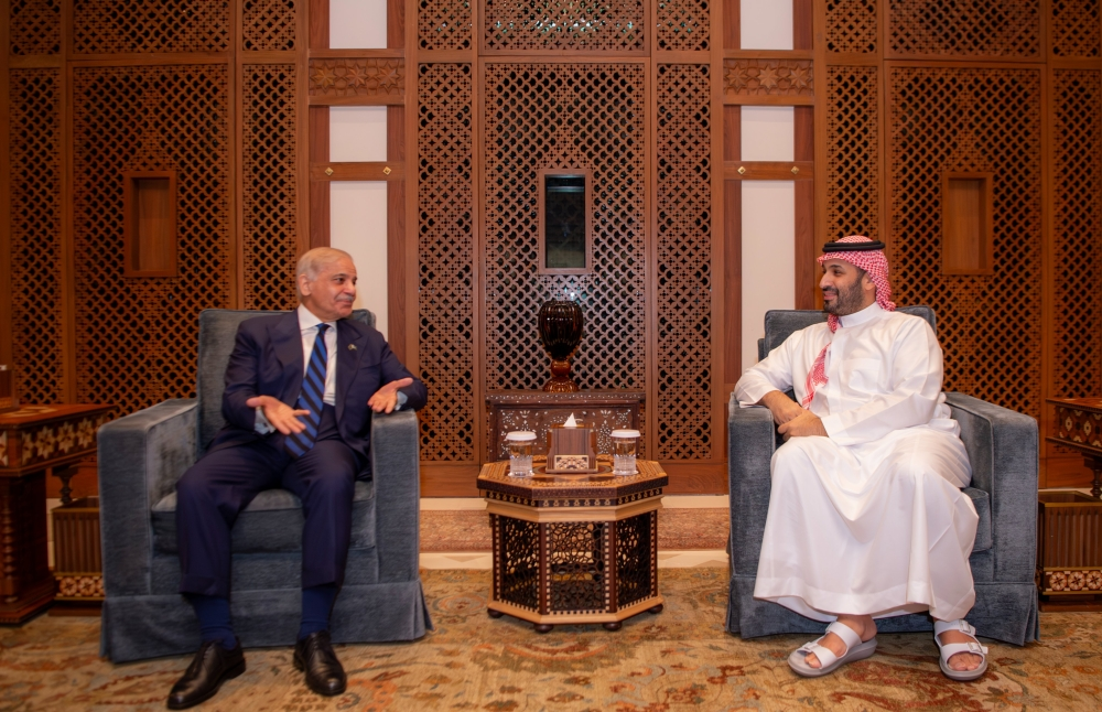 ولي العهد يلتقي رئيس الوزراء الباكستاني | تفاصيل اللقاء