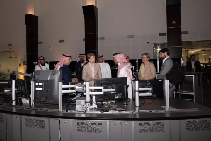 وزير النقل يبحث مع بريطانيا تطورات إدارة المجال الجوي