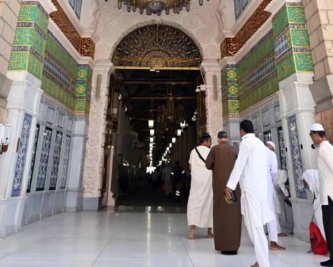 A service to determine the density of the Peace Corridor in the Prophet's Mosque during Ramadan
