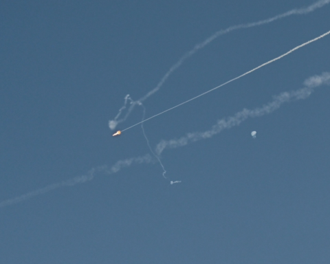 الدفاع تعلن اعتراض وتدمير صاروخ باليستي باتجاه الخرج