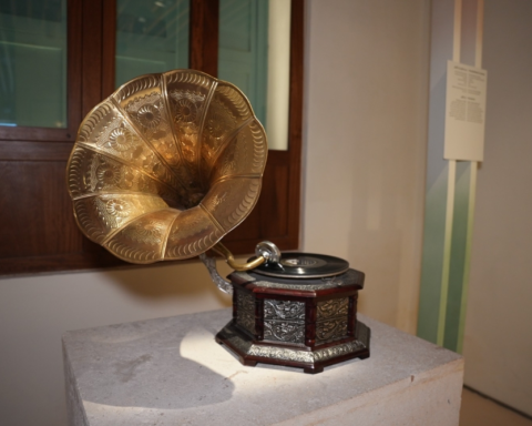 متحف طارق عبدالحكيم: تاريخ الموسيقى السعودية بجدة