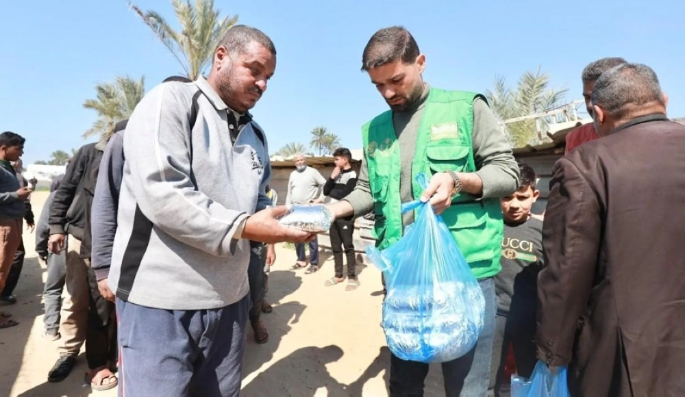 King Salman Relief Center distributes 24,000 meals to displaced people in Gaza
