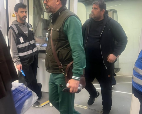 جسر جوي سعودي عراقي عبر مطار عرعر لإجلاء العالقين