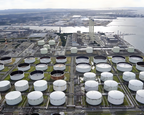 اليابان تبدأ السحب من مخزون النفط الاحتياطي لتأمين الطاقة