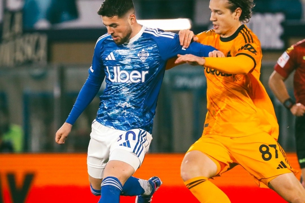 فوز كومو على روما 2-1: صعود تاريخي للمربع الذهبي