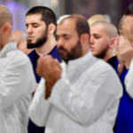 مشاهد إيمانية خلال ليلة 27 رمضان في المسجد الحرام