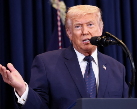 ترامب يحذر حلفاءه: عواقب وخيمة إن لم يتم فتح مضيق هرمز