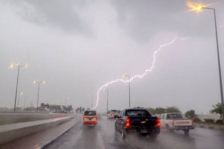 حالة الطقس في السعودية: أمطار رعدية وسيول على 9 مناطق