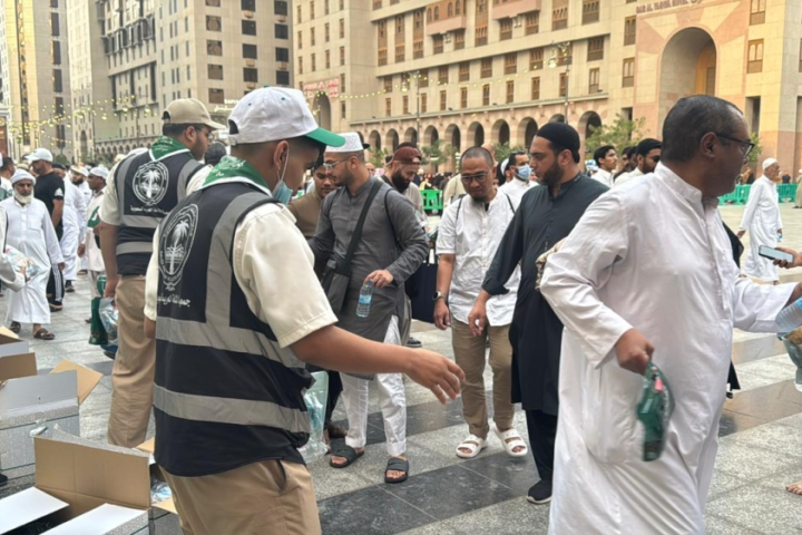 معسكر الخدمة العامة: جهود مكثفة لـ خدمة زوار المسجد النبوي