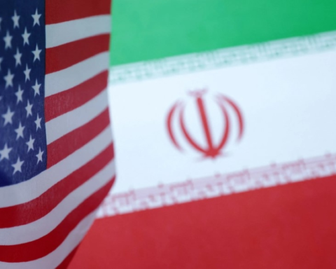 إيران توجه إنذاراً عاجلاً لإخلاء مقرات الشركات الأمريكية