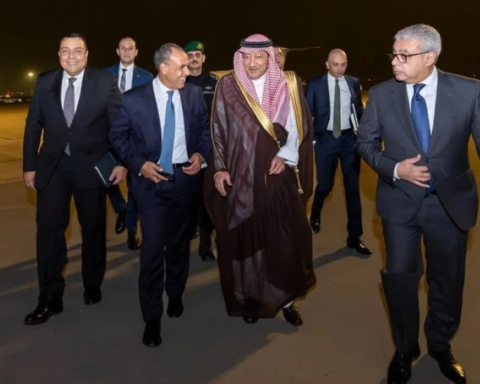 وصول وزير الخارجية المصري في الرياض: تفاصيل وأهمية الزيارة