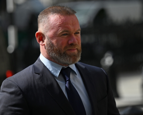 واين روني ينصح أرسنال بكيفية حماية أصغر هداف في الدوري