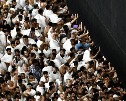 مشاهد مهيبة وجهود تنظيمية لخدمة المسجد الحرام في رمضان