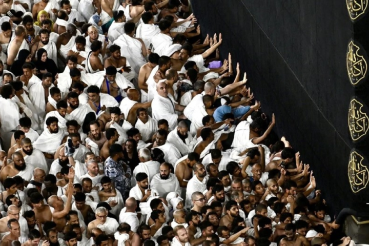 مشاهد مهيبة وجهود تنظيمية لخدمة المسجد الحرام في رمضان