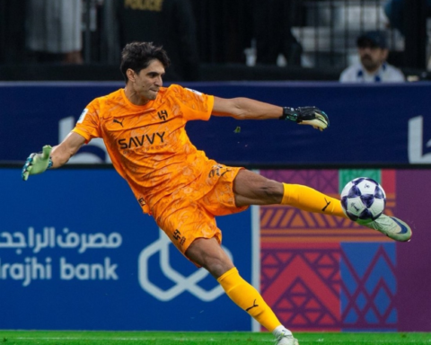 تفاصيل وكواليس انتقال ياسين بونو للهلال ودور المدرب جيسوس