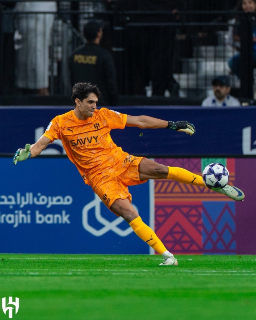 تفاصيل وكواليس انتقال ياسين بونو للهلال ودور المدرب جيسوس