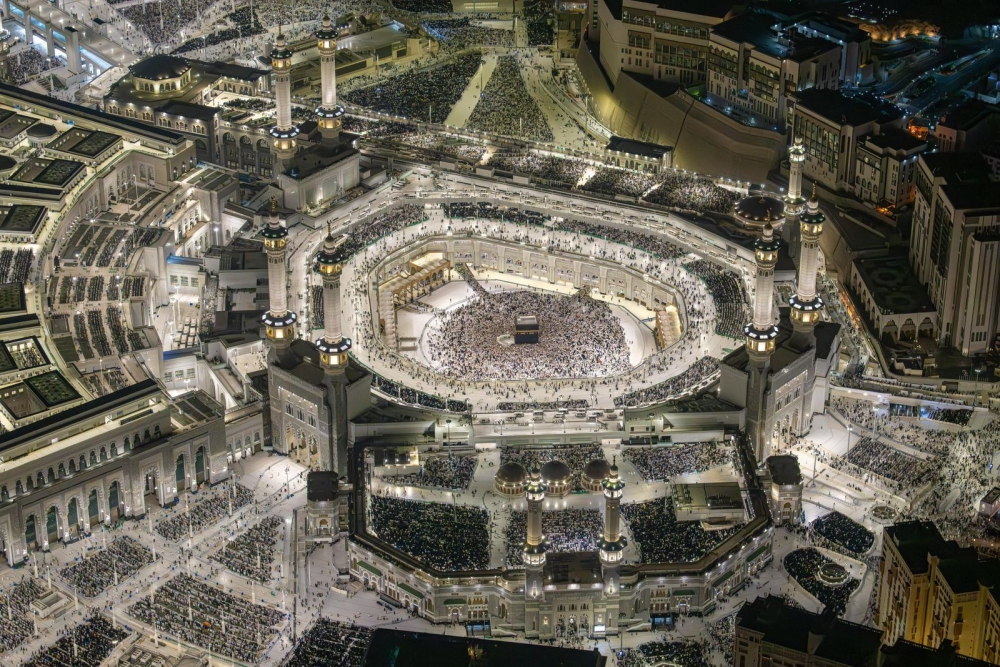 Millions of worshippers at the Two Holy Mosques to commemorate the night of the Quran's completion
