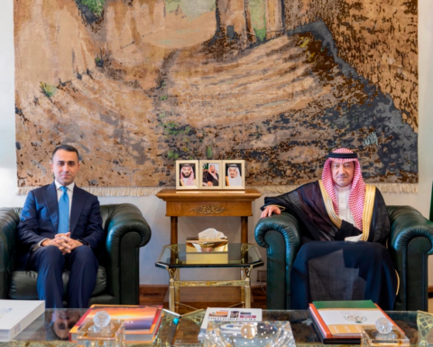 لقاء ممثل الاتحاد الأوروبي في الرياض يؤكد التضامن مع المملكة