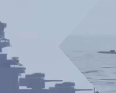 الجيش الأمريكي يقصف مواقع صواريخ إيرانية قرب مضيق هرمز