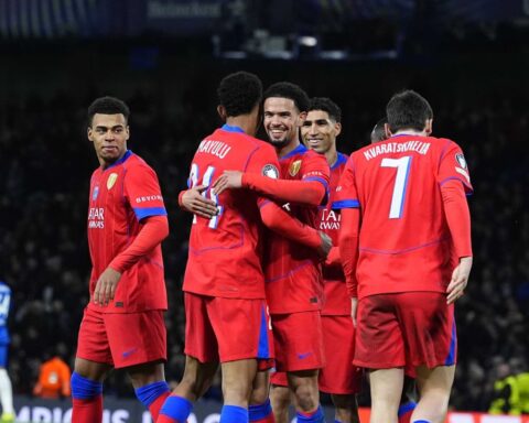 تفاصيل إصابة برادلي باركولا ومدة غيابه عن سان جيرمان