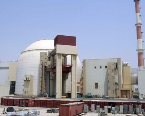 سلامة محطة بوشهر النووية بعد استهدافها بمقذوف مؤخراً