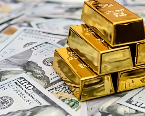 تراجع أسعار الذهب لأدنى مستوى متأثرة بقوة الدولار