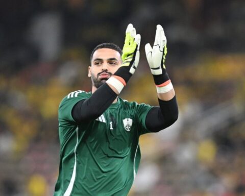 تصرف حارس الأهلي يثير غضب الجماهير بعد الهزيمة أمام الهلال