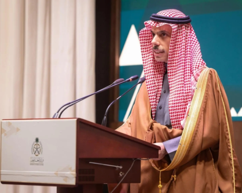 وزير الخارجية يبحث مستجدات التصعيد في المنطقة مع الأردن