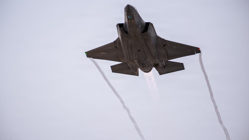 هبوط اضطراري لطائرة مقاتلة إف-35 أمريكية بالشرق الأوسط