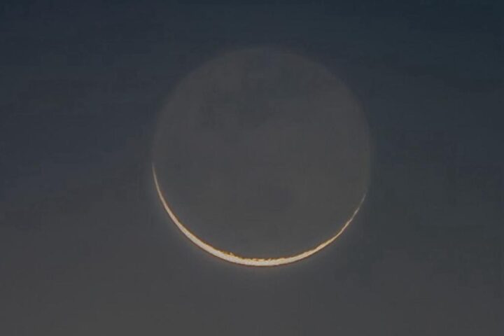 Sighting the crescent moon of Shawwal in conjunction with Venus: an astronomical spectacle adorning today's sky