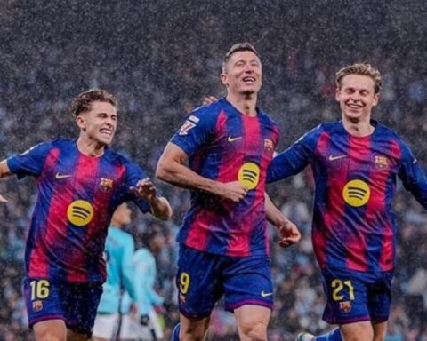 مستقبل ليفاندوفسكي مع برشلونة: تفاصيل العرض الجديد