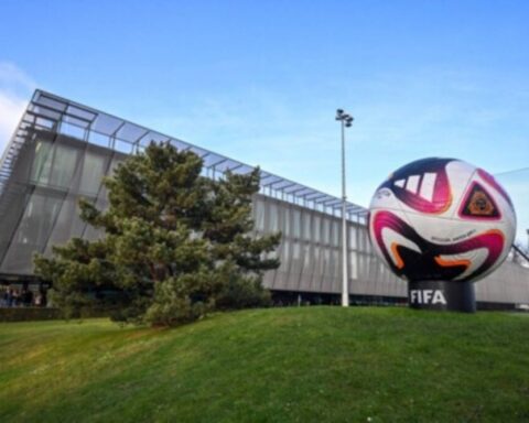 قرار فيفا الجديد لتعزيز دور المدربات في كرة القدم عالمياً