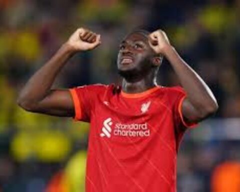 ليفربول يندد بشدة: الإساءات العنصرية ضد كوناتيه غير مقبولة