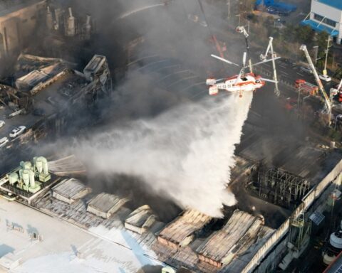 تفاصيل مأساوية: مصرع 10 أشخاص جراء حريق مصنع في كوريا الجنوبية